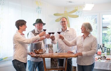 Planwagen Fräulein Lybell | Weingut Seybold | Fahrt durch die Weinberge des Weinsüden Weinorts Lauffen am Neckar