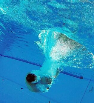 Wasserbombe in das Freibad | © Jens Hackmann