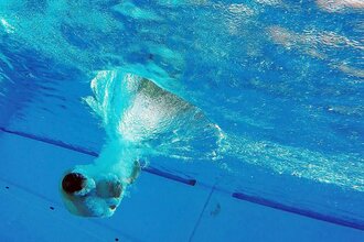 Wasserbombe in das Freibad | © Jens Hackmann