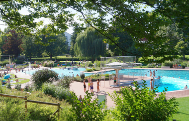 Großes Becken mit Springturm im Freibad Nordheim | Nordheim | HeilbronnerLand | © Gemeinde Nordheim
