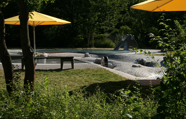Badespaß im Kleinkinderbecken im Freibad Untergruppenbach | Untergruppenbach | HeilbronnerLand | © Gemeinde Untergruppenbach