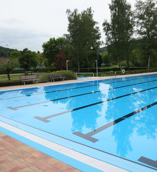 Freibad Untersteinbach | © Touristikgemeinschaft Hohenlohe e. V. | HLK Verlag