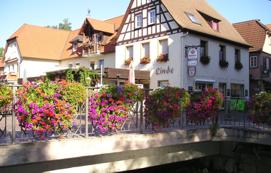 Brücke mit Blumen | © Unbekannt