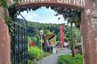 Eingang zum Schwanen-Garten in Neckarsteinach mit gemütlichem Biergarten | © Touristikgemeinschaft Odenwald e.V.
