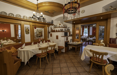 Restaurant mit Kachelofen | © Touristikgemeinschaft Hohenlohe e.V. | Dominik Rau