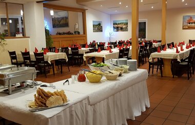 Gaststätte Weinsteige Güglingen | deutsche und srilankische Küche | Buffet | © Neckar-Zaber-Tourismus e.V.