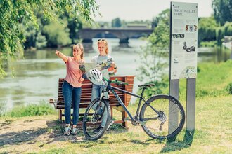 Auf dem Neckartal-Radweg durch Lauffen a.N. | HeilbronnerLand | © Touristikgemeinschaft HeilbronnerLand
