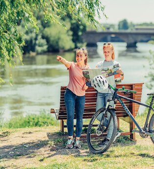 Auf dem Neckartal-Radweg durch Lauffen a.N. | HeilbronnerLand | © Touristikgemeinschaft HeilbronnerLand