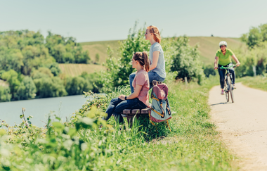 Auf dem Neckartal-Radweg durch Lauffen a.N. | HeilbronnerLand | © Touristikgemeinschaft HeilbronnerLand