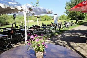 Biergarten an der Gipsmühle am Starkholzbacher See | © Hohenlohe + Schwäbisch Hall Tourismus e. V.