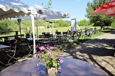 Biergarten an der Gipsmühle am Starkholzbacher See | © Hohenlohe + Schwäbisch Hall Tourismus e. V.