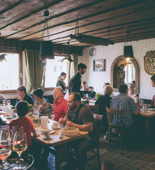 Goldener Besen Gastraum| Erlenbach | HeilbronnerLand | © Zum Goldenen Besen