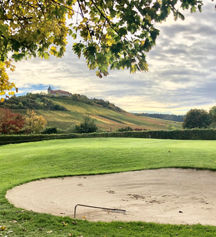 Golfplatz Cleebronn mit Blick auf den Michaelsberg | HeilbronnerLand | © Golfplatz Cleebronn