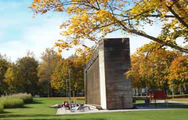 Gradierwerk und herbstlich gefärbte Laubbäume | © BTB Bad Rappenau