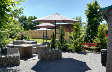 Entspannte Lounges in der Greifvogelanlage am Spatzenwald | Wüstenrot | HeilbronnerLand | © Greifvogelanlage am Spatzenwald