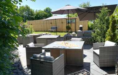 Entspannte Lounges in der Greifvogelanlage am Spatzenwald | Wüstenrot | HeilbronnerLand | © Greifvogelanlage am Spatzenwald