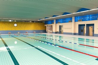 Schwimmerbecken im Hallenbad Hasenleiser | © Hallenbad Hasenleiser / Stadtwerke Heidelberg GmbH