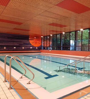 Hallenbad in Pfedelbach, Hohenlohe | © Hohenloher Perlen