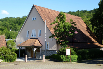 Das Museum ist in einem alten Gebäude mit heruntergezogenem Dach untergebracht | © Touristikgemeinschaft Hohenlohe e. V. | Stadt Forchtenberg