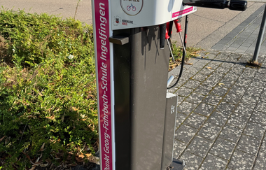 Radreparatursäule mit Werkzeug in Ingelfingen | © Touristikgemeinschaft Hohenlohe e. V. | Marion Schlund