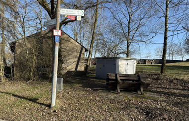Heufelwinden Bank mit Tisch - Ortsmitte_ JuheTour | © Hohenlohe + Schwäbisch Hall Tourismus e. V.