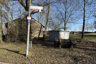 Heufelwinden Bank mit Tisch - Ortsmitte_ JuheTour | © Hohenlohe + Schwäbisch Hall Tourismus e. V.