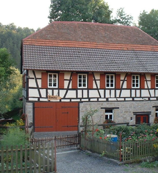 Das historische Fachwerkgebäude der Ölmühle Dörzbach | © Touristikgemeinschaft Hohenlohe e. V.  | Marion Schlund