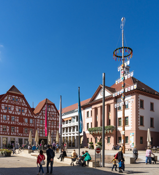 Marktmarktplatz mit Rathaus | Eppingen | HeilbronnerLand | © Große Kreisstadt Eppingen