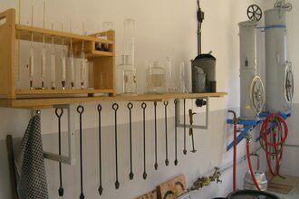 Ausstellungsstücke im historischen Eichamt Blaufelden | © Hohenlohe + Schwäbisch Hall Tourismus e. V.