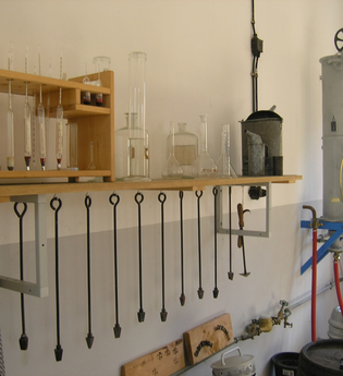 Ausstellungsstücke im historischen Eichamt Blaufelden | © Hohenlohe + Schwäbisch Hall Tourismus e. V.