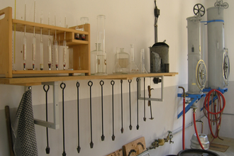 Ausstellungsstücke im historischen Eichamt Blaufelden | © Hohenlohe + Schwäbisch Hall Tourismus e. V.