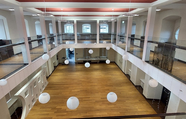 Der Saal ist beeindruckend mit einer umlaufenden Empore | © Touristikgemeinschaft Hohenlohe e, V. | Hoftheater Öhringen, Michael Wendler