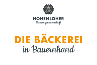 Das Logo hat einen Schriftzug in orange und schwarz mit Die Bäckerei in Bauernhand | © Tourstikgemeinschaft Hohenlohe e. V. | Hohenloher Bäckereigenossenschaft