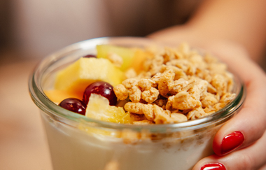 Eine Bowl mit Joghurt und Früchten | © Touristikgemeinschaft Hohenlohe e. V.  | Marc Bauer