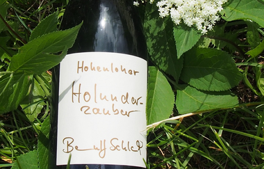 Hier ist eine Holunderzauber Flasche abgebildet. | © Hohenlohe + Schwäbisch Hall Tourismus e. V.