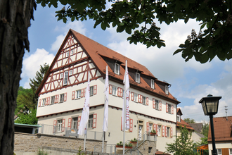 Außenansicht mit Fachwerk | © Touristikgemeinschaft Hohenlohe e. V. | Hotel Altes Amtshaus