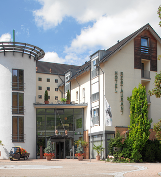 Hotelansicht mit Eingang | © Touristikgemeinschaft Hohenlohe e. V. | Hotel Nicklass