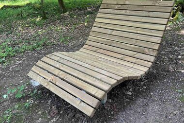 Hügel-Sofa in Tiefenbach auf dem Weg des Naturerlebnispfades