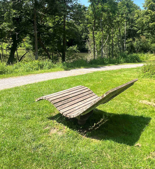 Hügel-Sofa bei Östringen - Kreuzbergsee