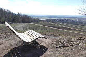 Hügel-Sofa mit Aussicht in Freudental | © Land der 1000 Hügel - Kraichgau-Stromberg