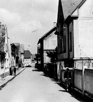 Infopunkt: Villa Viktoria - kirchl. Sozialarbeit | © Tourist Information Bad Schönborn