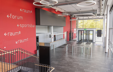 INTERSPORT  redblue - Eingangsfoyer