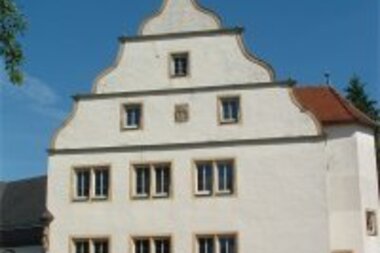 Außenfassade des Johanniterhauses in dem das Museum beherbergt ist | © Touristikgemeinschaft Hohenlohe e. V. | Marion Schlund