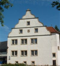 Außenfassade des Johanniterhauses in dem das Museum beherbergt ist | © Touristikgemeinschaft Hohenlohe e. V. | Marion Schlund