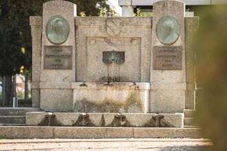 Karl Hoffacker: Jubiläumsbrunnen