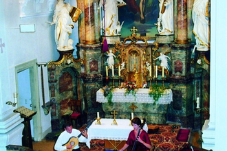 Die barocke Kirche mit dem Altar | © Touristikgemeinschaft Hohenlohe e. V. | Eva Maria Kraiss