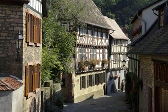 Blick in die Münzgasse, linkerhand liegt das Kerwehaus.