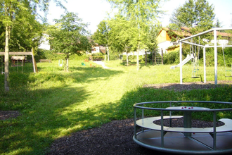 Spielplatz mit Spielgeräten | © Touristikgemeinschaft Hohenlohe e. V. | Gemeinde Weißbach