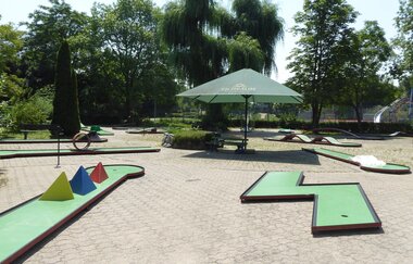 Kiosk und Minigolfanlage am Badesee "Lieblings.kiosk" | © Landratsamt Rhein-Neckar-Kreis