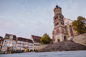 Kirche St. Michael direkt am Schwäbisch Haller Marktplatz | © Foto: Nico Kurth